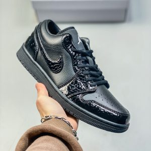 Jordan 1 low black