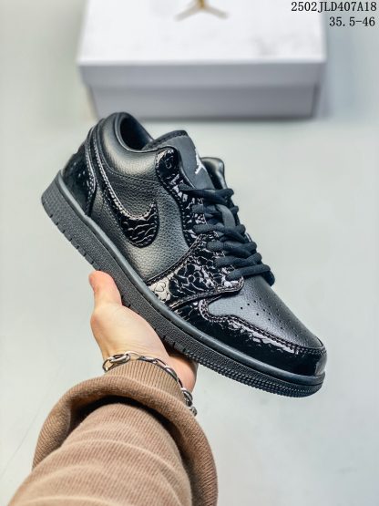 Jordan 1 low black